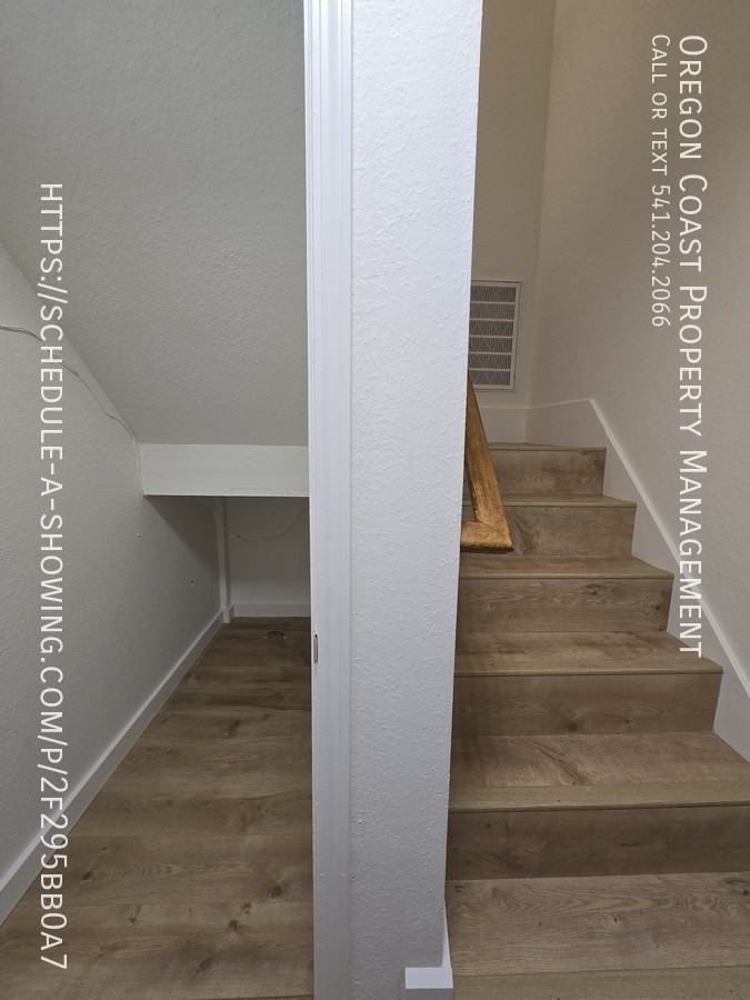 1135 Se Oar Ave #A - Photo 3 of 33