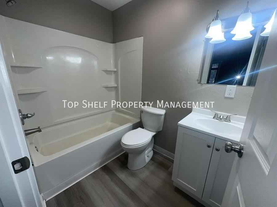 103 Grant St S #8 - Photo 6 of 10