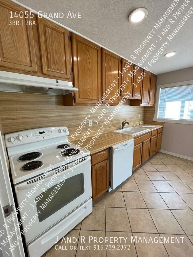 14055 Grand Avenue - Photo 3 of 18