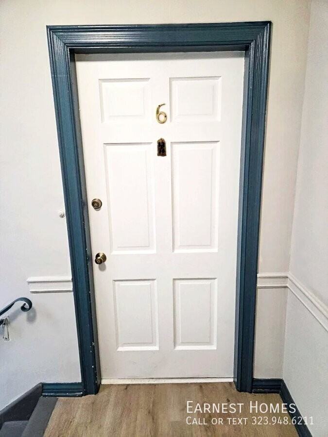 127 North Doheny Drive #6 - Photo 2 of 8