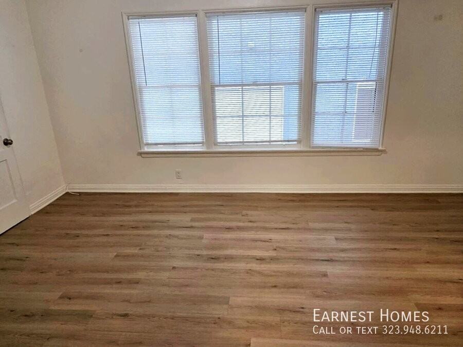 127 North Doheny Drive #6 - Photo 3 of 8