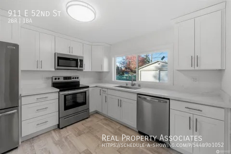 911 E 52nd St - Photo 2 of 22