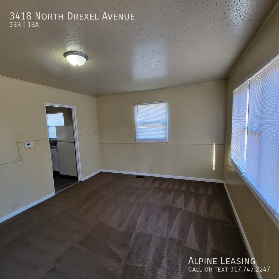 3418 North Drexel Avenue - Photo 2 of 7