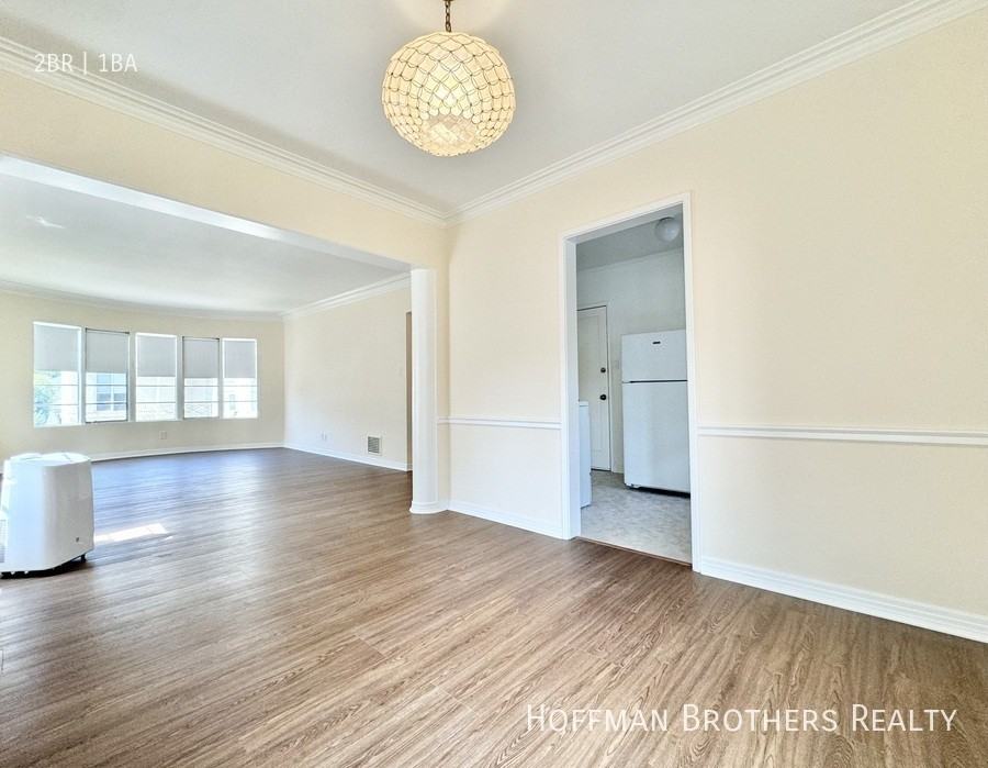 120 N Flores St #4 - Photo 3 of 9