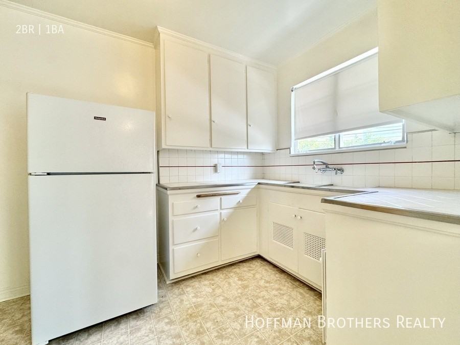 120 N Flores St #4 - Photo 5 of 9