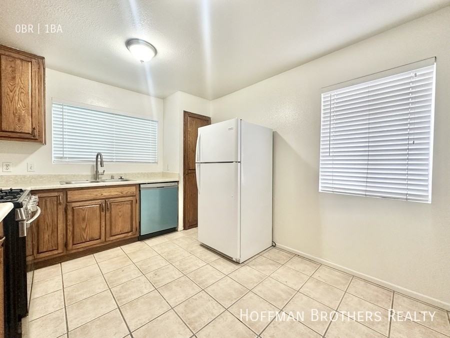 5709 Willowcrest Avenue #B - Photo 5 of 6