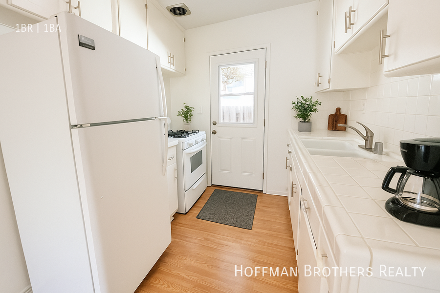 1830 North La Brea Avenue #3 - Photo 2 of 5