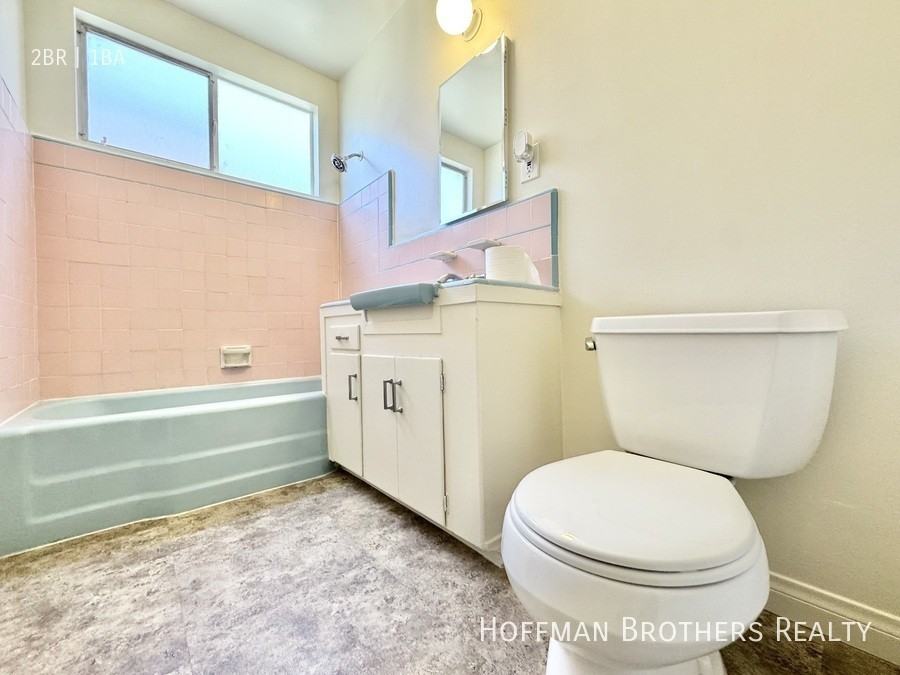 5625 West Jefferson Boulevard #1 - Photo 6 of 7