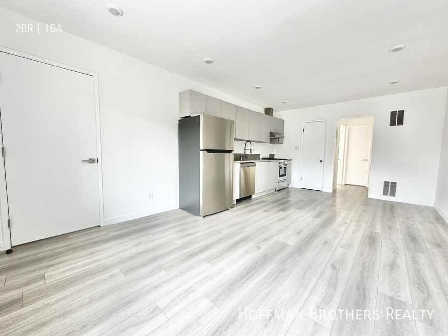 318 South Mariposa Avenue #11 - Photo 3 of 11