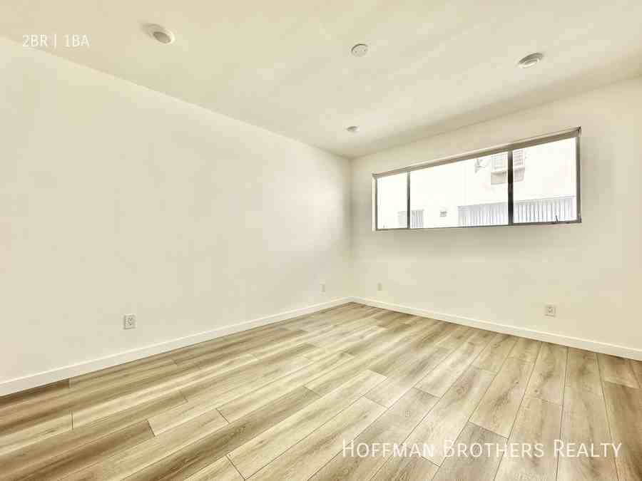 318 South Mariposa Avenue #11 - Photo 6 of 11