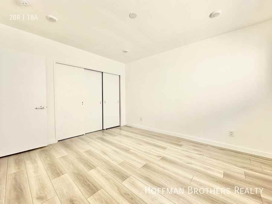 318 South Mariposa Avenue #11 - Photo 7 of 11