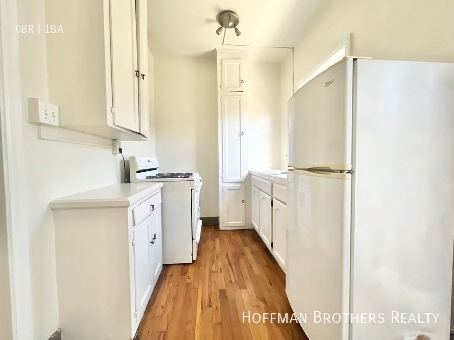 836 Sanborn Avenue #206