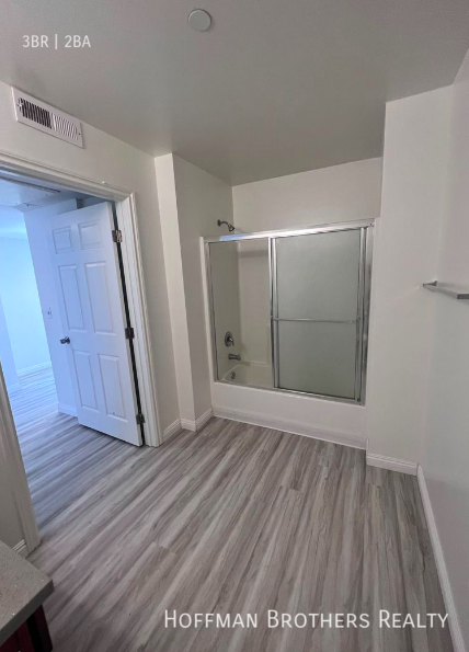 6829 Simpson Ave #1 - Photo 6 of 6