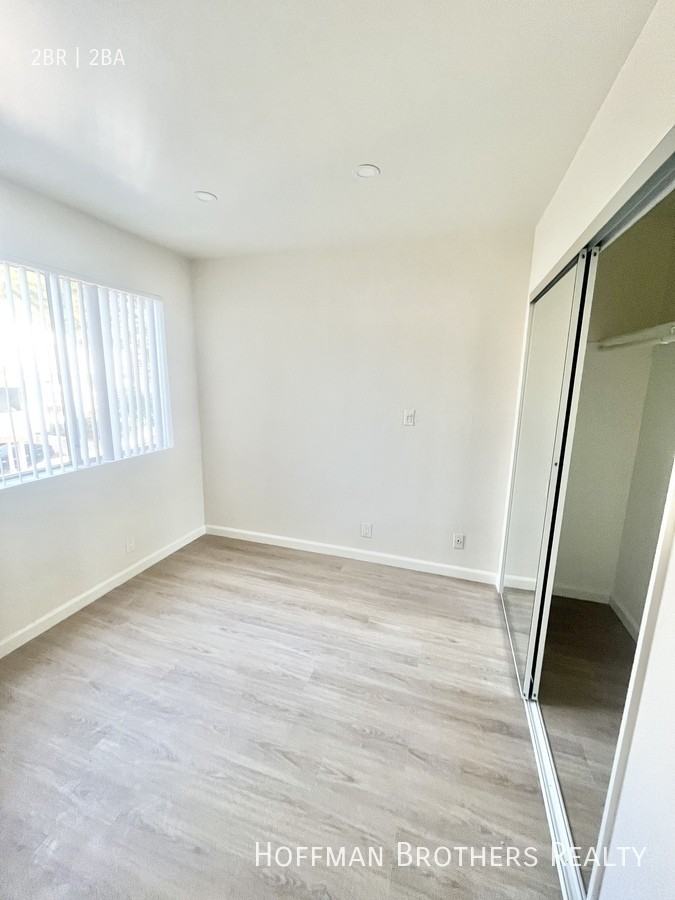 860 S Ardmore Ave #308 - Photo 4 of 6