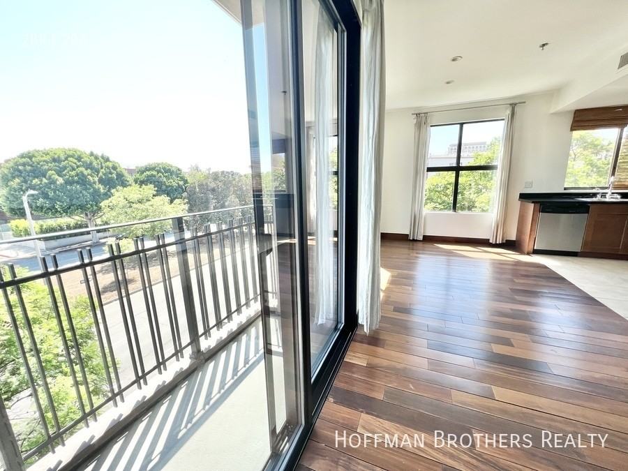 8813 Burton Way #308 - Photo 3 of 6