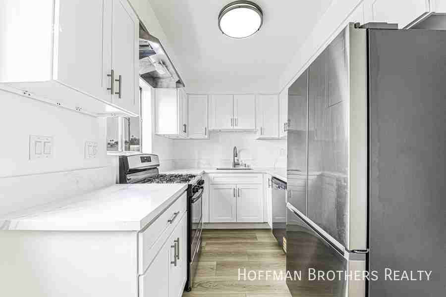 1819 S Oxford Ave #24 - Photo 4 of 19