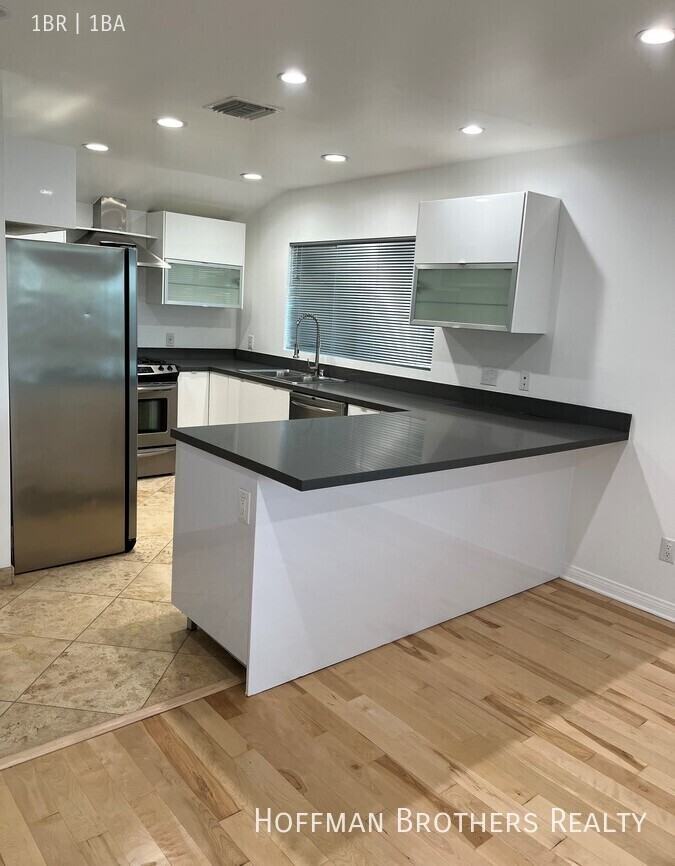 1146 North Clark Street #1 - Photo 3 of 20