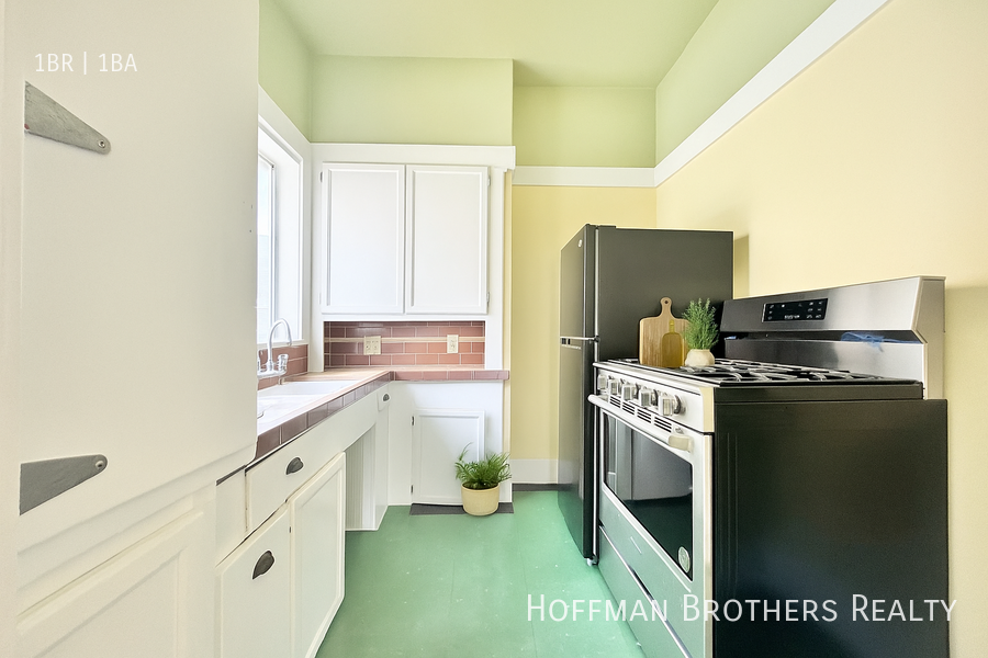 1032 Albany St #10 - Photo 3 of 9