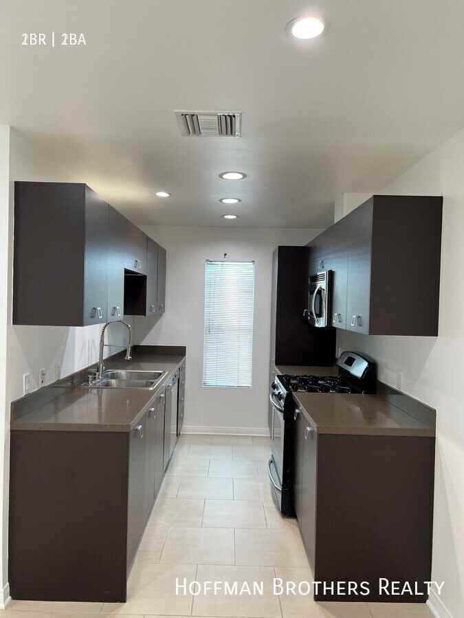 1418 North Poinsettia Place #5 - Photo 2 of 14