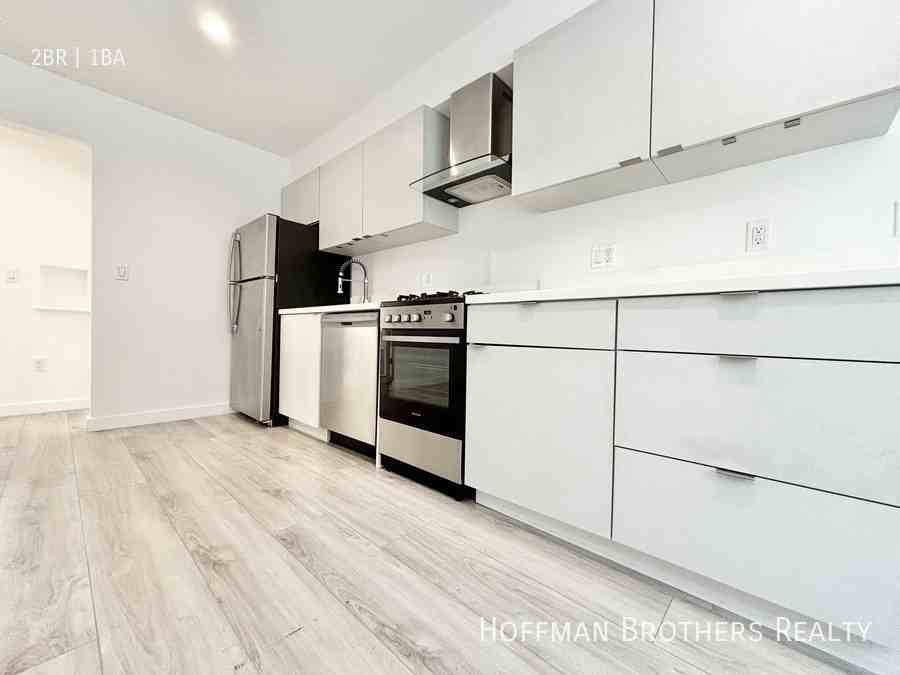 562 North Kenmore Avenue #3 - Photo 2 of 6