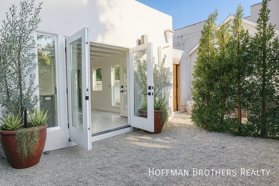 1249 1/4 N Beachwood Dr - Photo 3 of 10