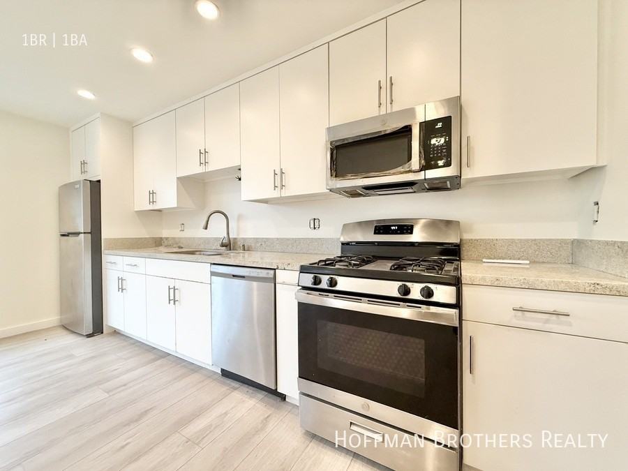 3245 Drew St #2 - Photo 5 of 8