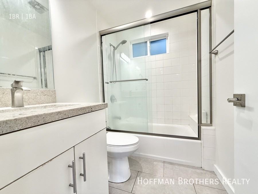 3245 Drew St #2 - Photo 6 of 8