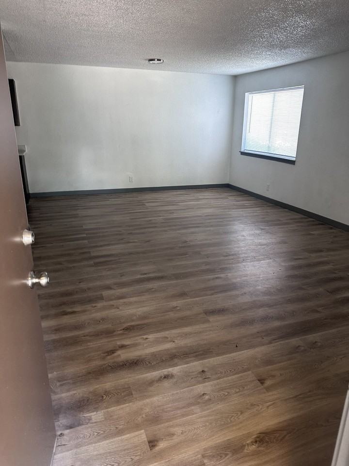 6617 S Zunis Ave - Photo 6 of 11