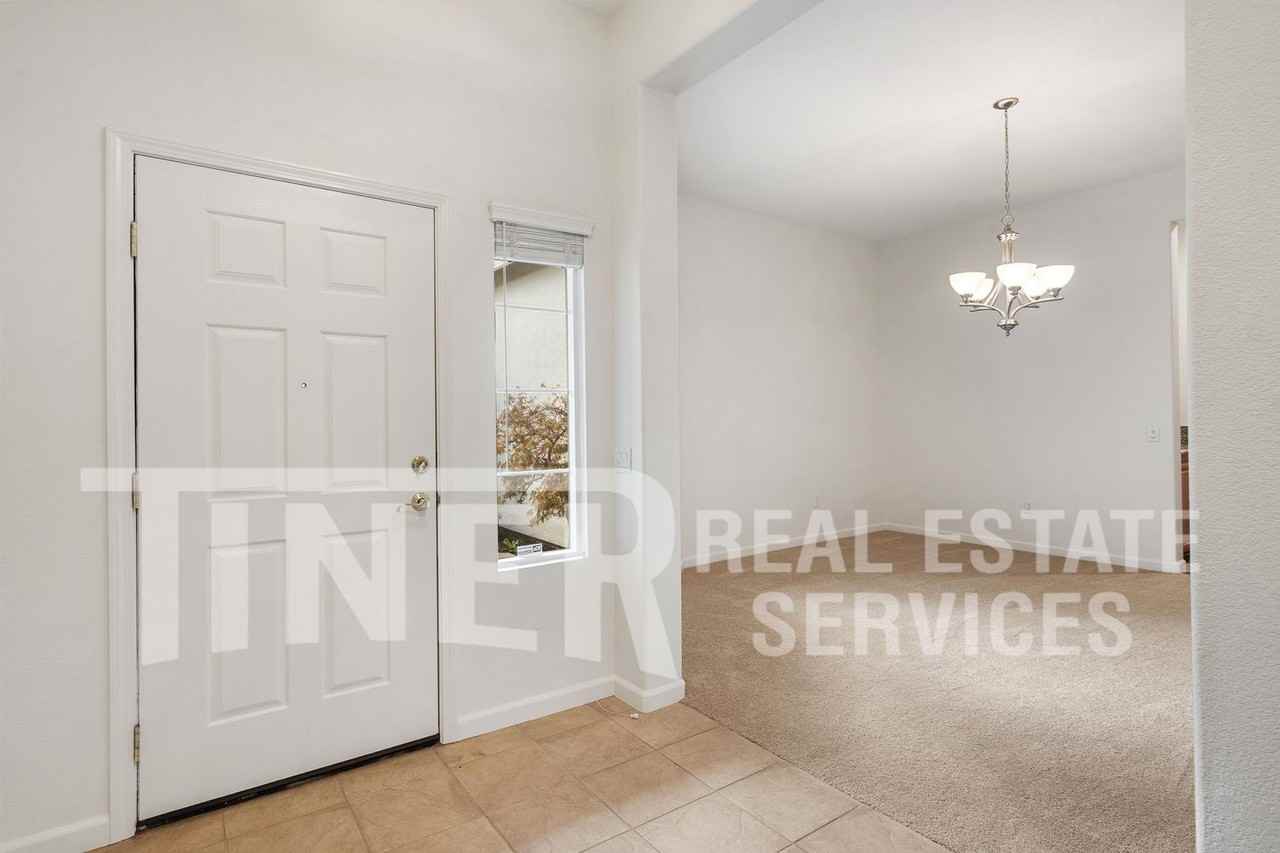 6025 Creek Berry Way - Photo 5 of 33