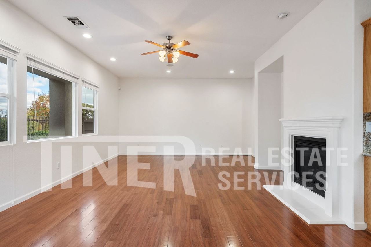 6025 Creek Berry Way - Photo 7 of 33