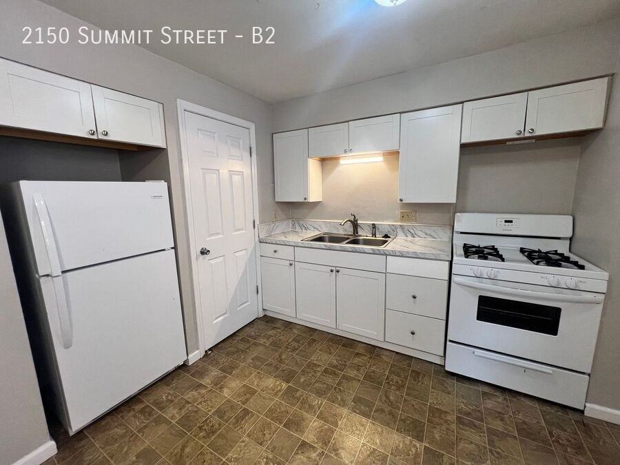 2150 Summit St #B2 - Photo 2 of 16