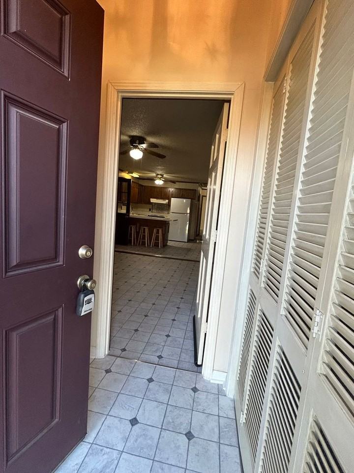 618 Cross Street - Photo 2 of 28