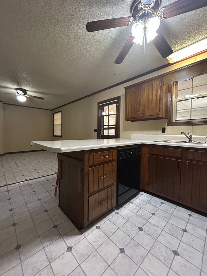 618 Cross Street - Photo 4 of 28