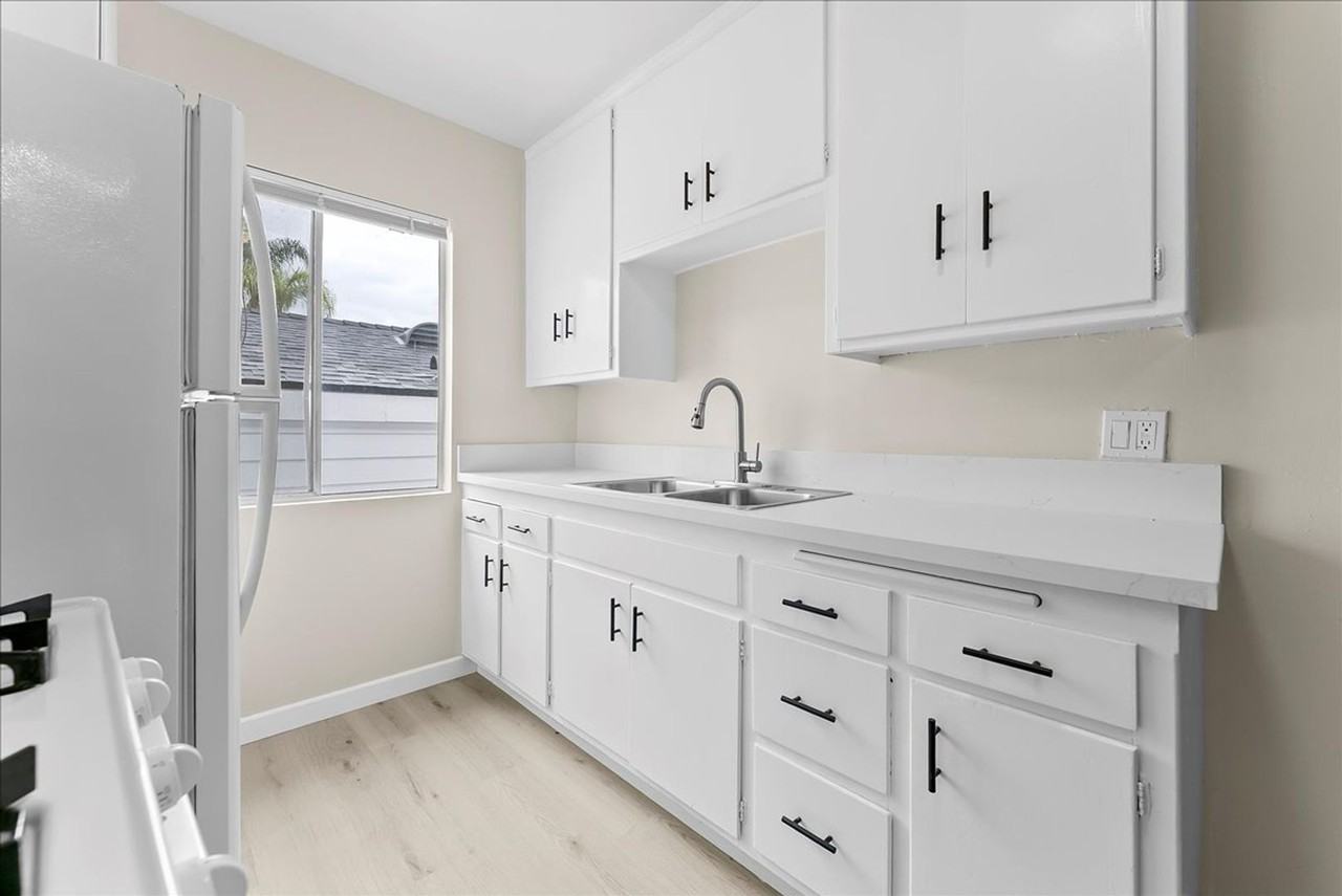 531 W Hyde Park Blvd #10 - Photo 6 of 19