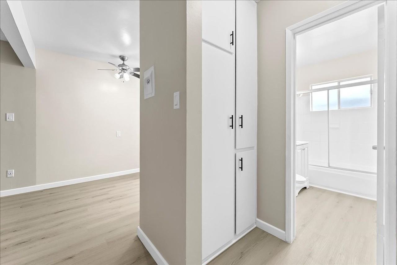 531 W Hyde Park Blvd #10 - Photo 7 of 19