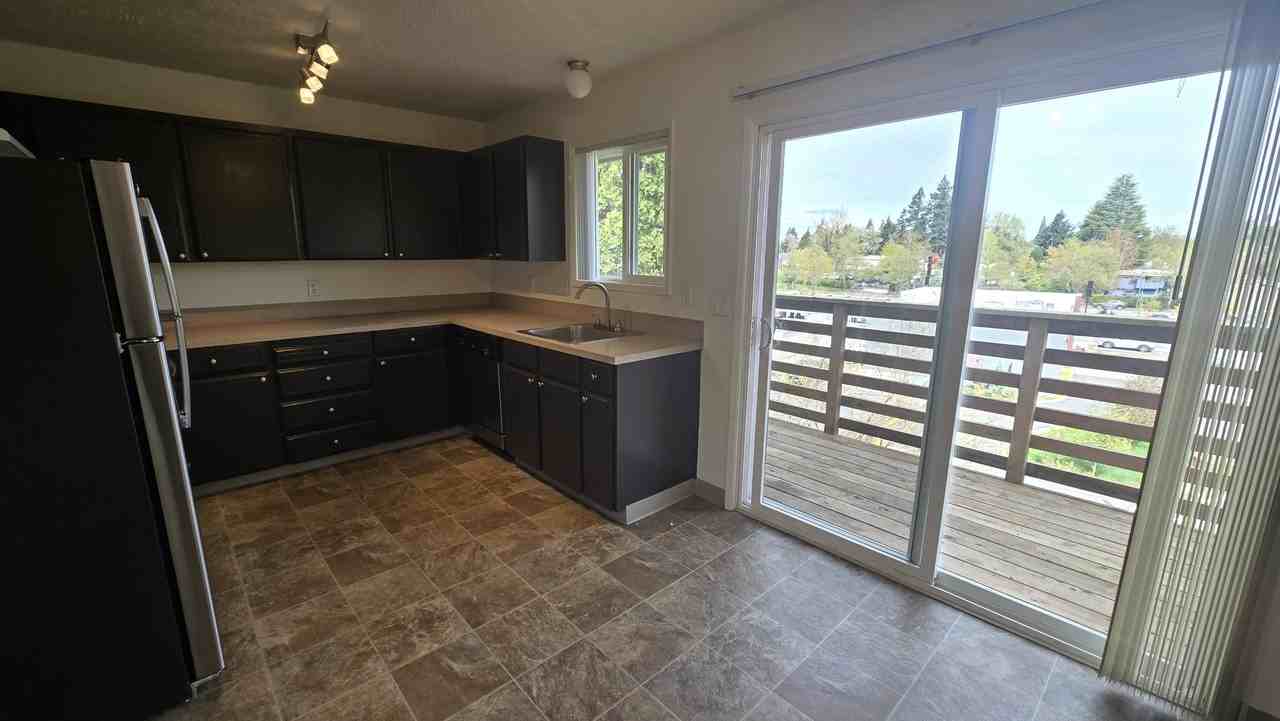 Ashley Court Apartments - Photo 3 of 17