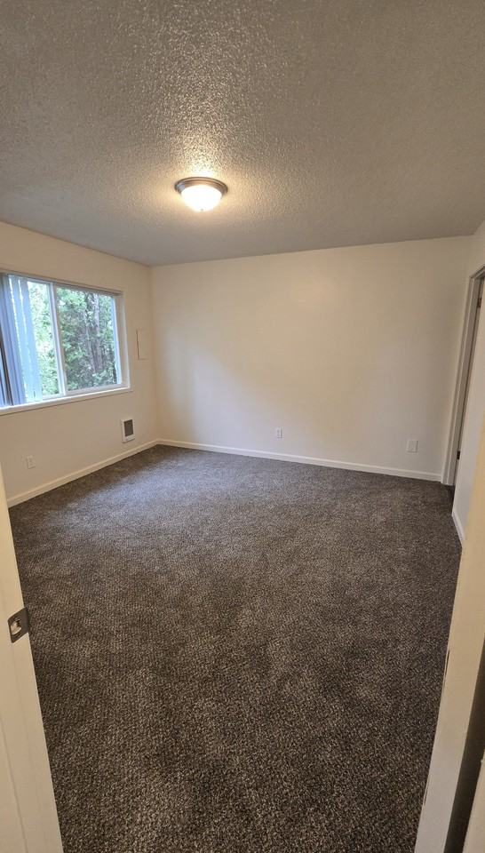 Ashley Court Apartments - Photo 7 of 17