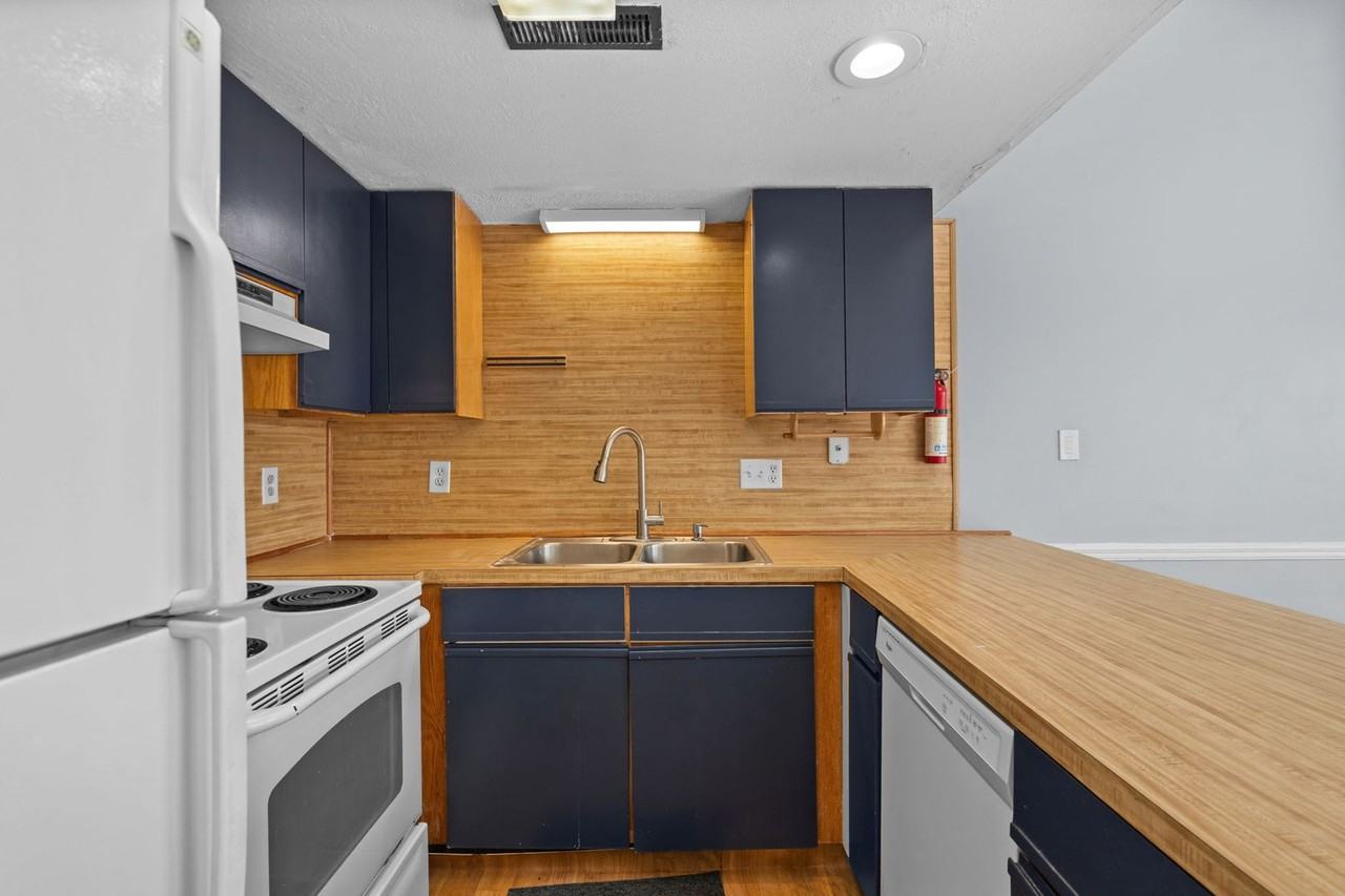 700 Deer Creek Road - Photo 4 of 46