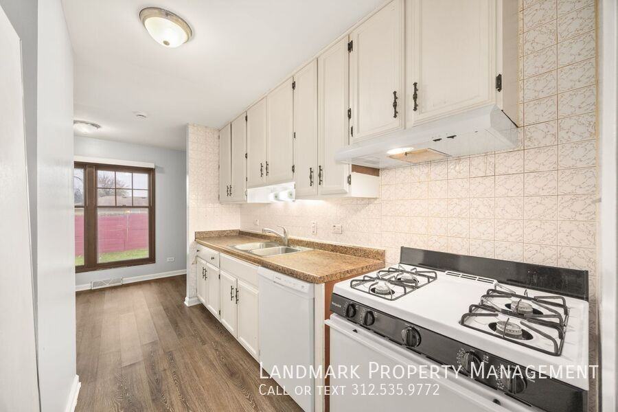 654 Cambridge Ave - Photo 2 of 25