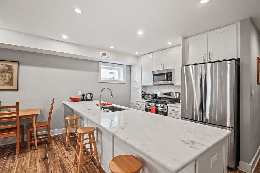 419 Newton Pl Nw #B - Photo 5 of 22