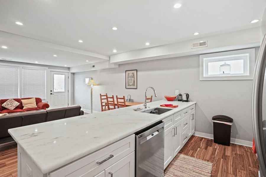 419 Newton Pl Nw #B - Photo 6 of 22