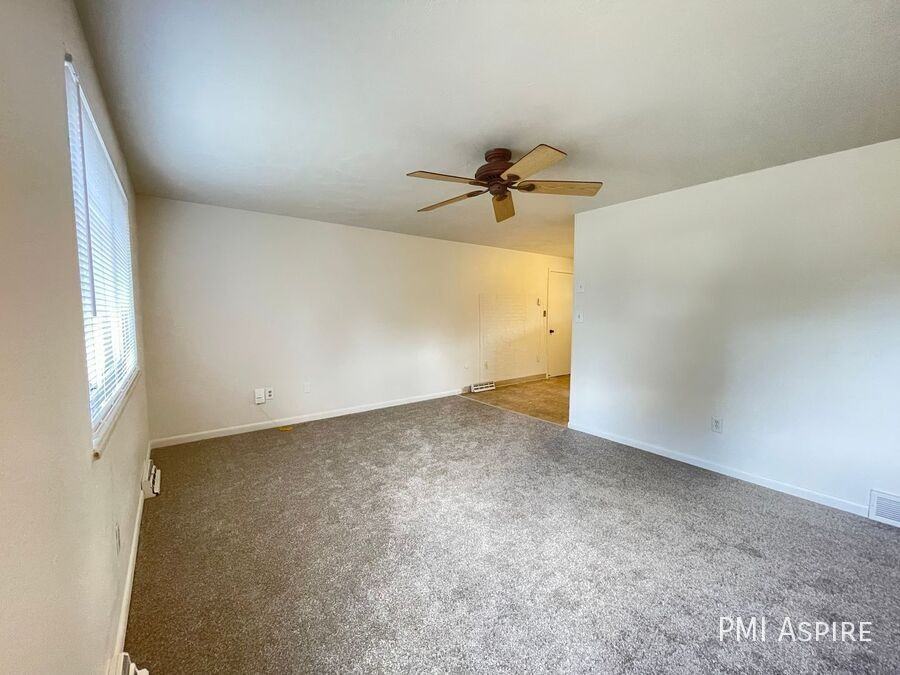 426 Fox St - Photo 2 of 12