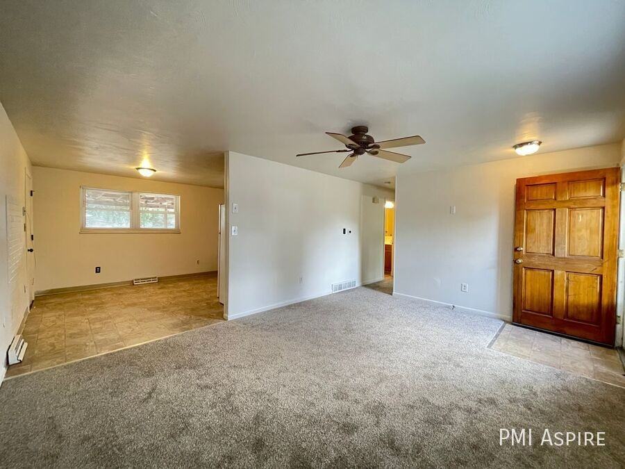 426 Fox St - Photo 3 of 12