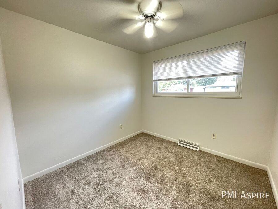 426 Fox St - Photo 7 of 12