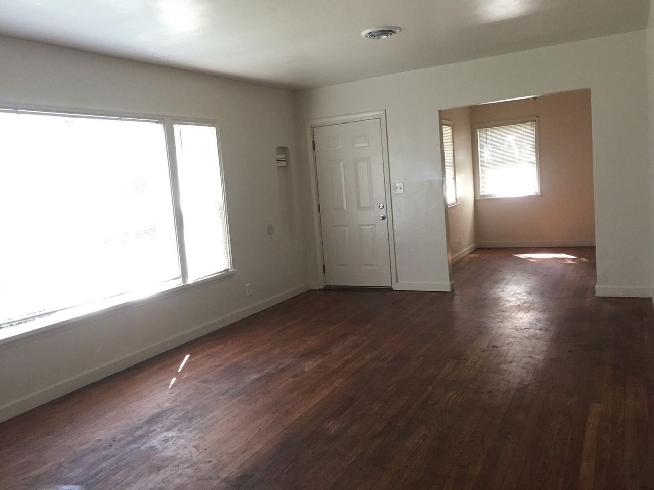 1045 Warner St - Photo 3 of 21
