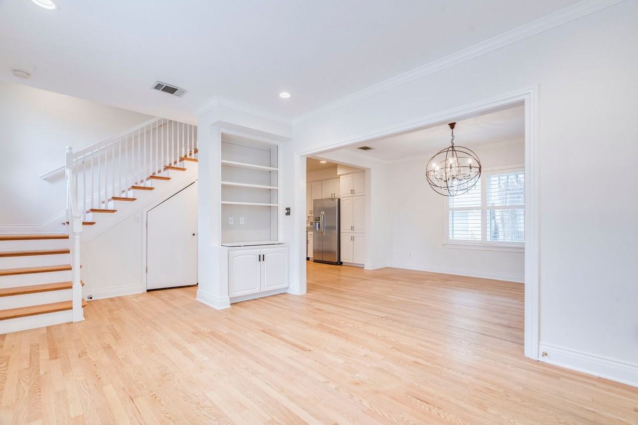 512 East 49th Street #A - Photo 3 of 31