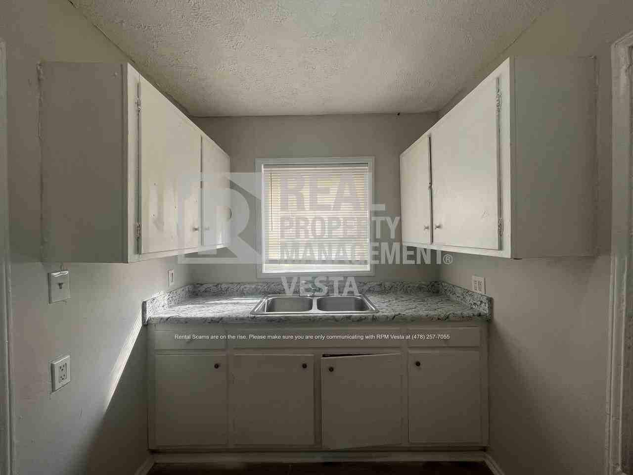 1586 Hurley Cir - Photo 4 of 10