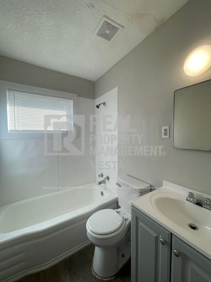 1586 Hurley Cir - Photo 7 of 10