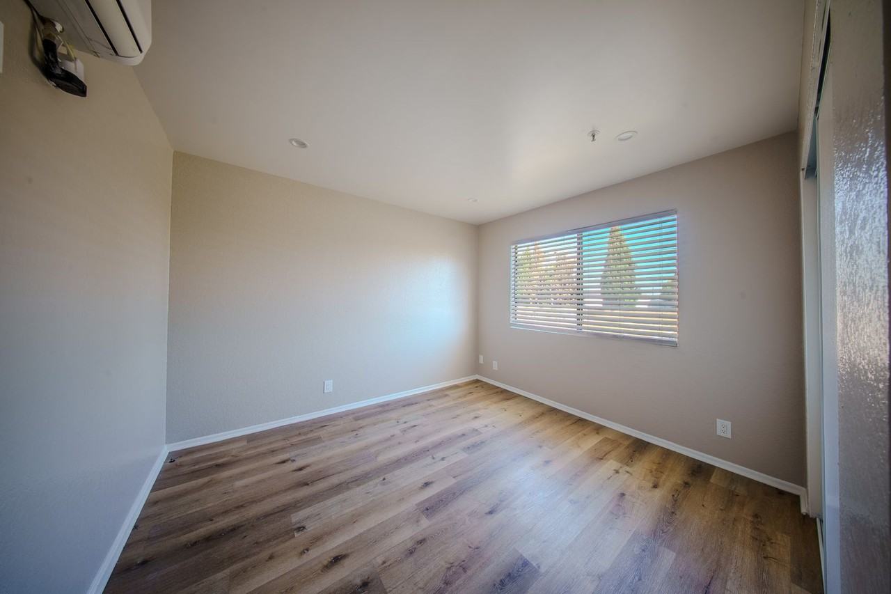 12914 Doty Ave - Photo 2 of 12