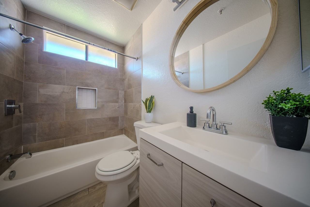 12914 Doty Ave - Photo 3 of 12